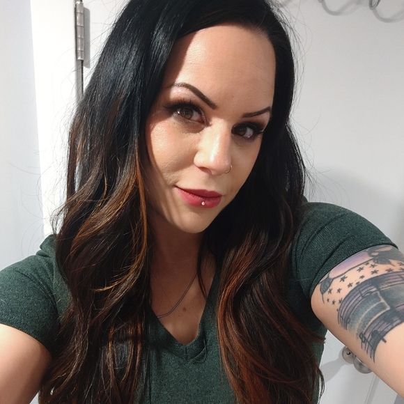 Meet your Posher, Stephanie - Picture 1 of 1